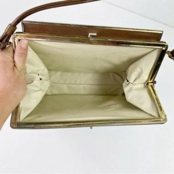 VINTAGE Patent Vinyl Kelly Style Box Purse Top Handle Satchel - Picture 4 of 10